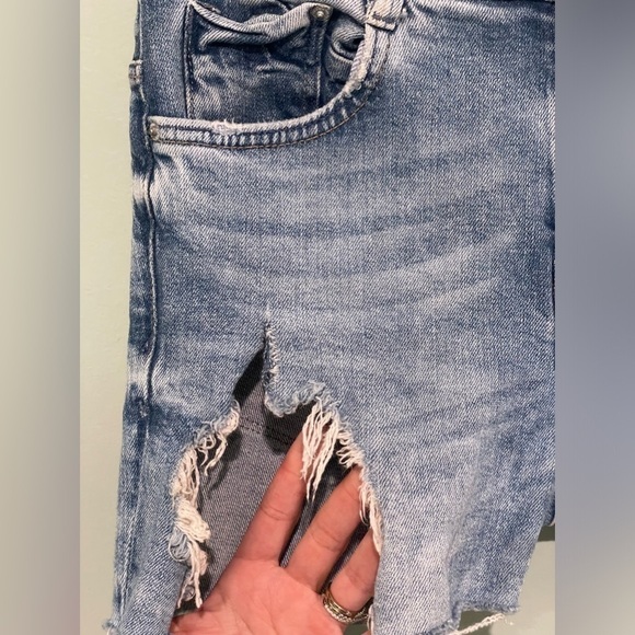 Zara Trafaluc Denim High waisted cutoff shorts - Picture 4 of 5